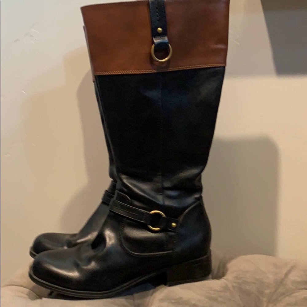 NWOT Solanz boots